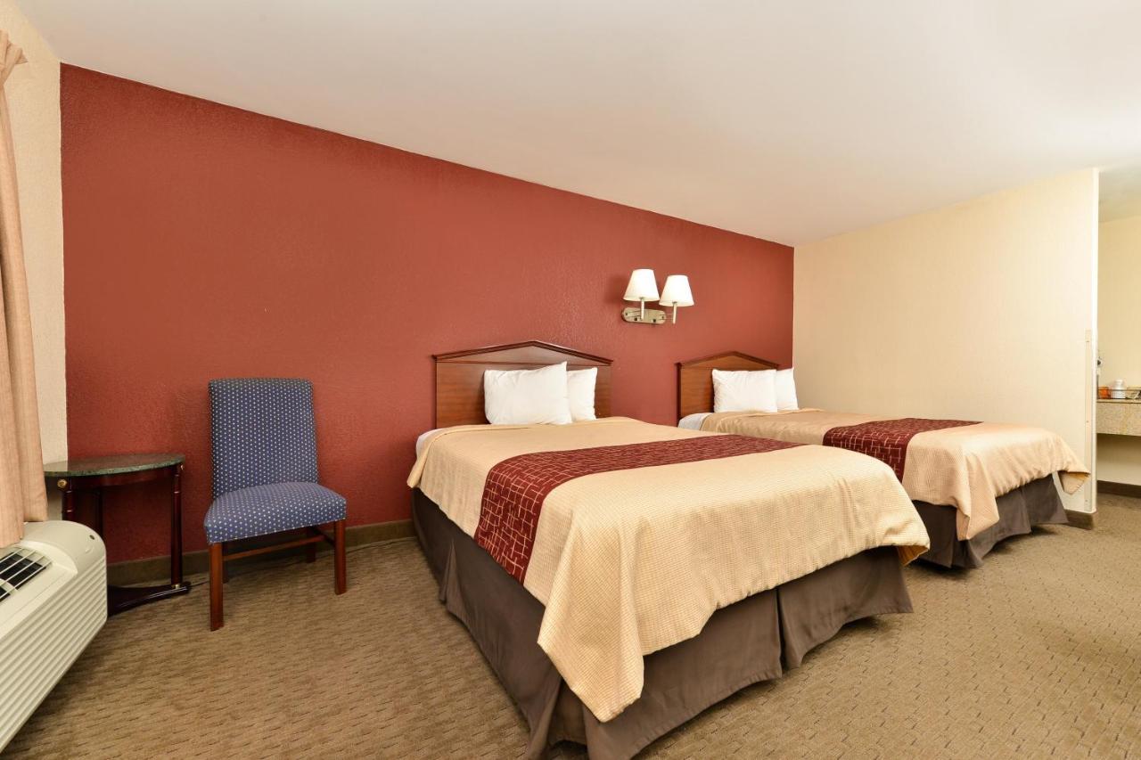 Red Roof Inn Dalton Exterior photo