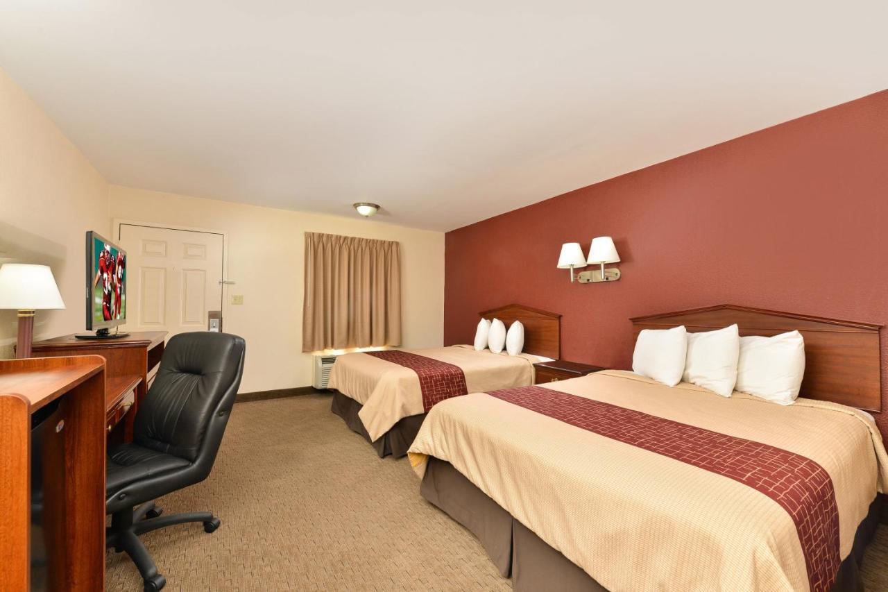 Red Roof Inn Dalton Exterior photo